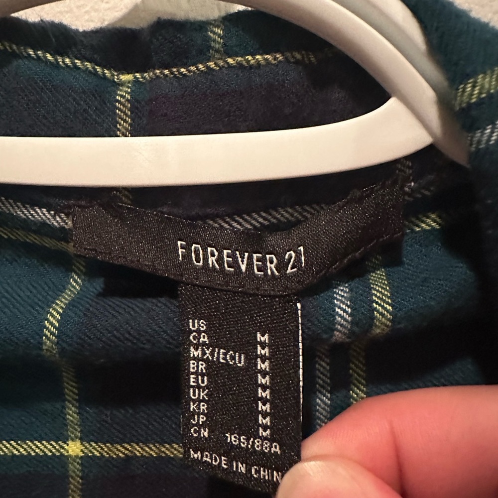 Cropped Flannel - Picture 2 of 3